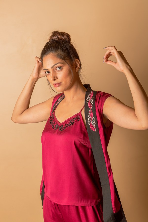 Shiraz Embroidered Cami Set With sleeveless Robe And Tie-Up